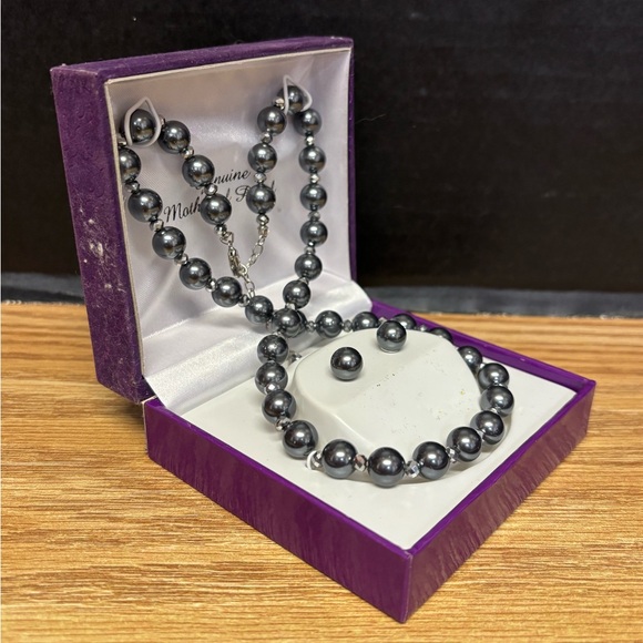 Genuine Mother of Pearl Necklace and Earring Set #4529 - Picture 3 of 7